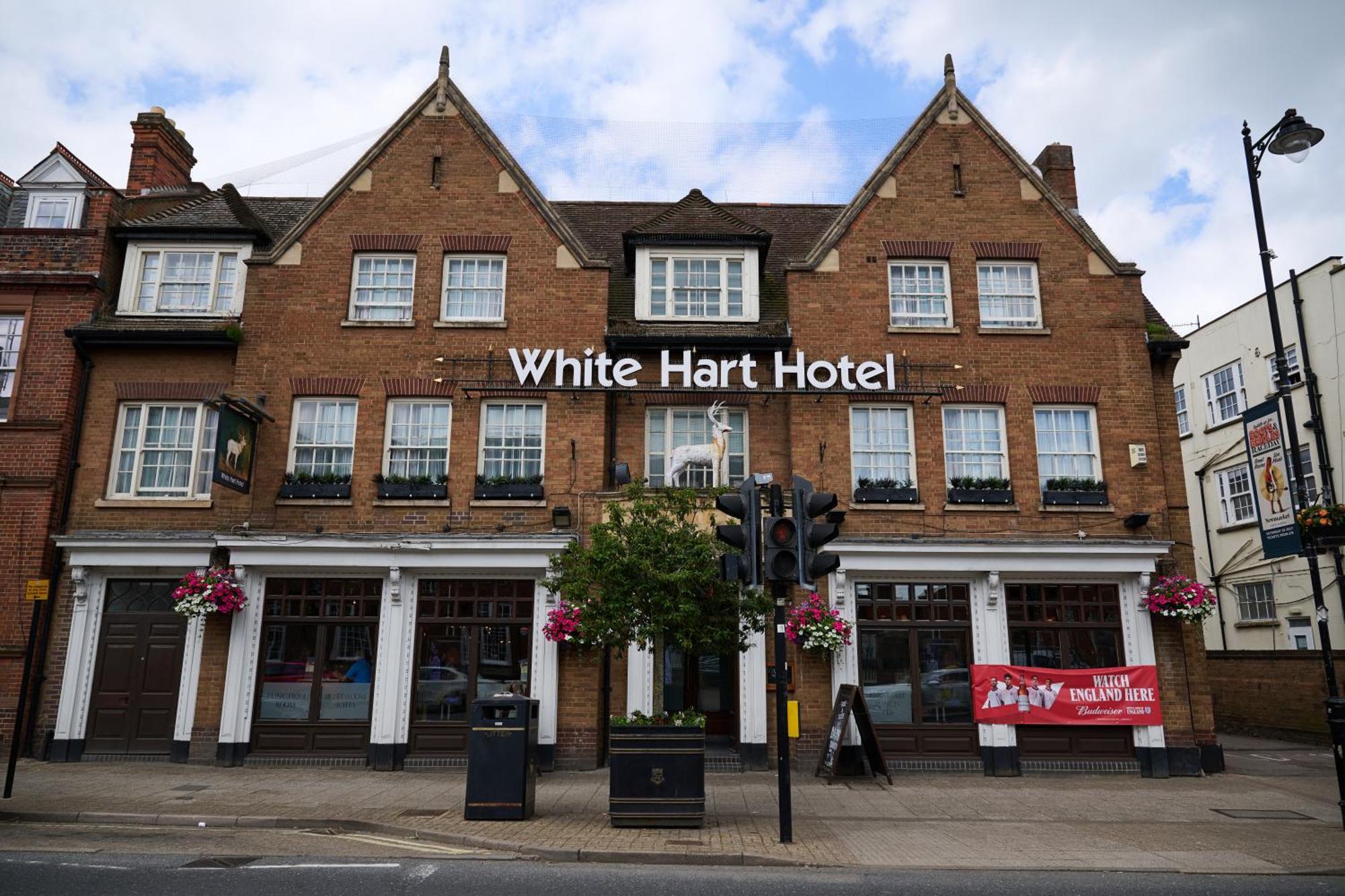 White Hart, Newmarket By Marston'S Inns ภายนอก รูปภาพ